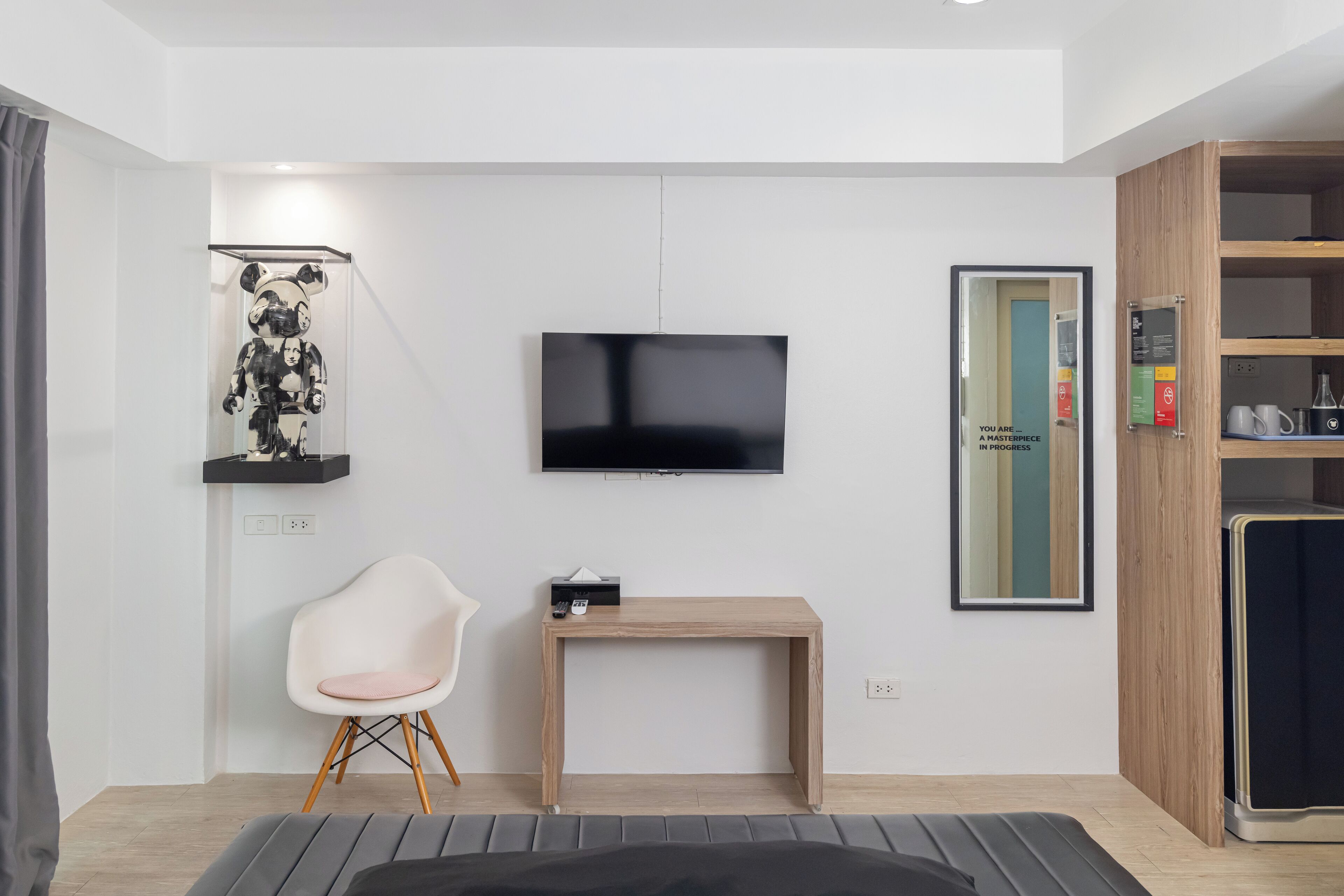 deluxe twin bed room | premium bedding, free minibar, in-room safe, desk