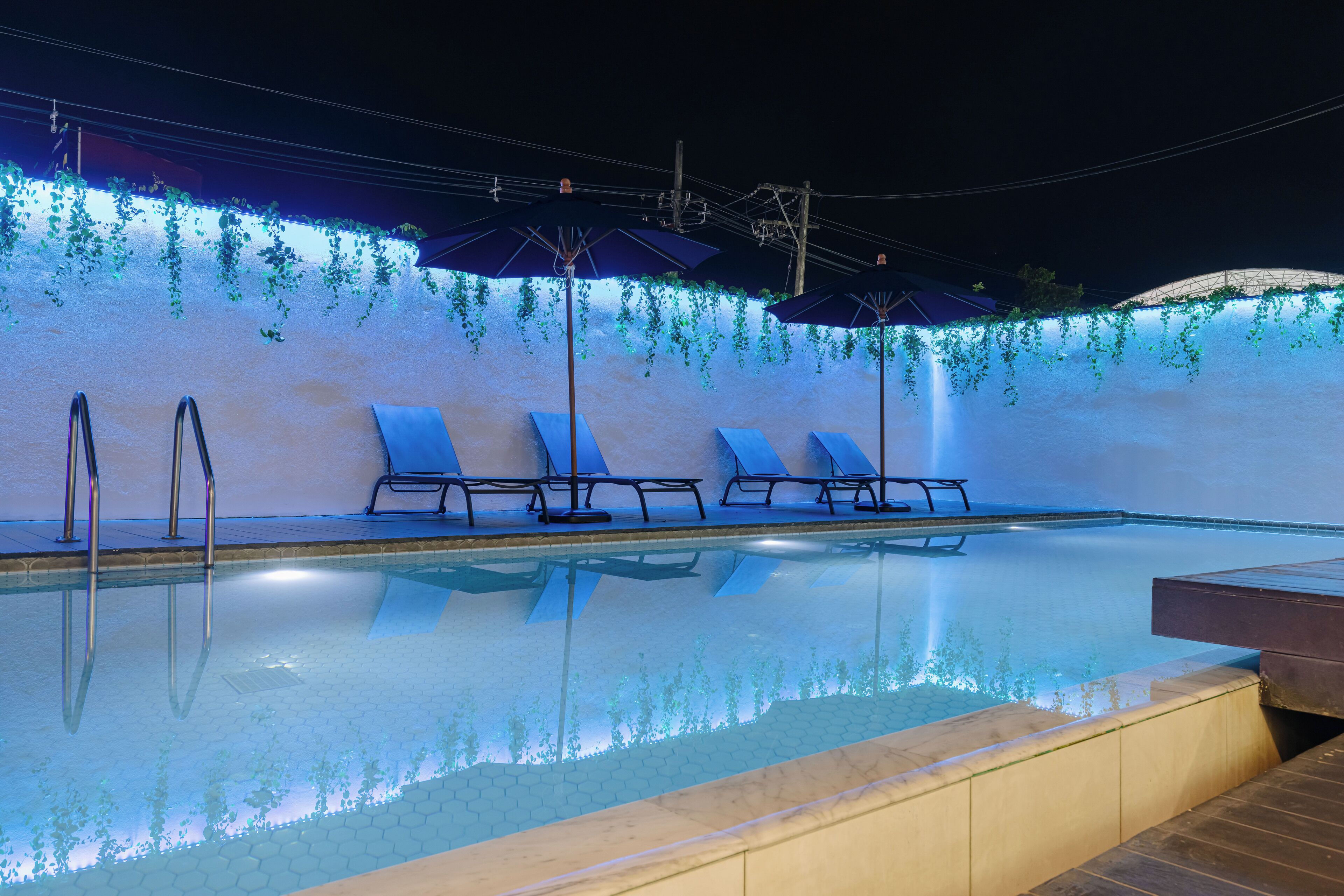 outdoor pool, pool umbrellas