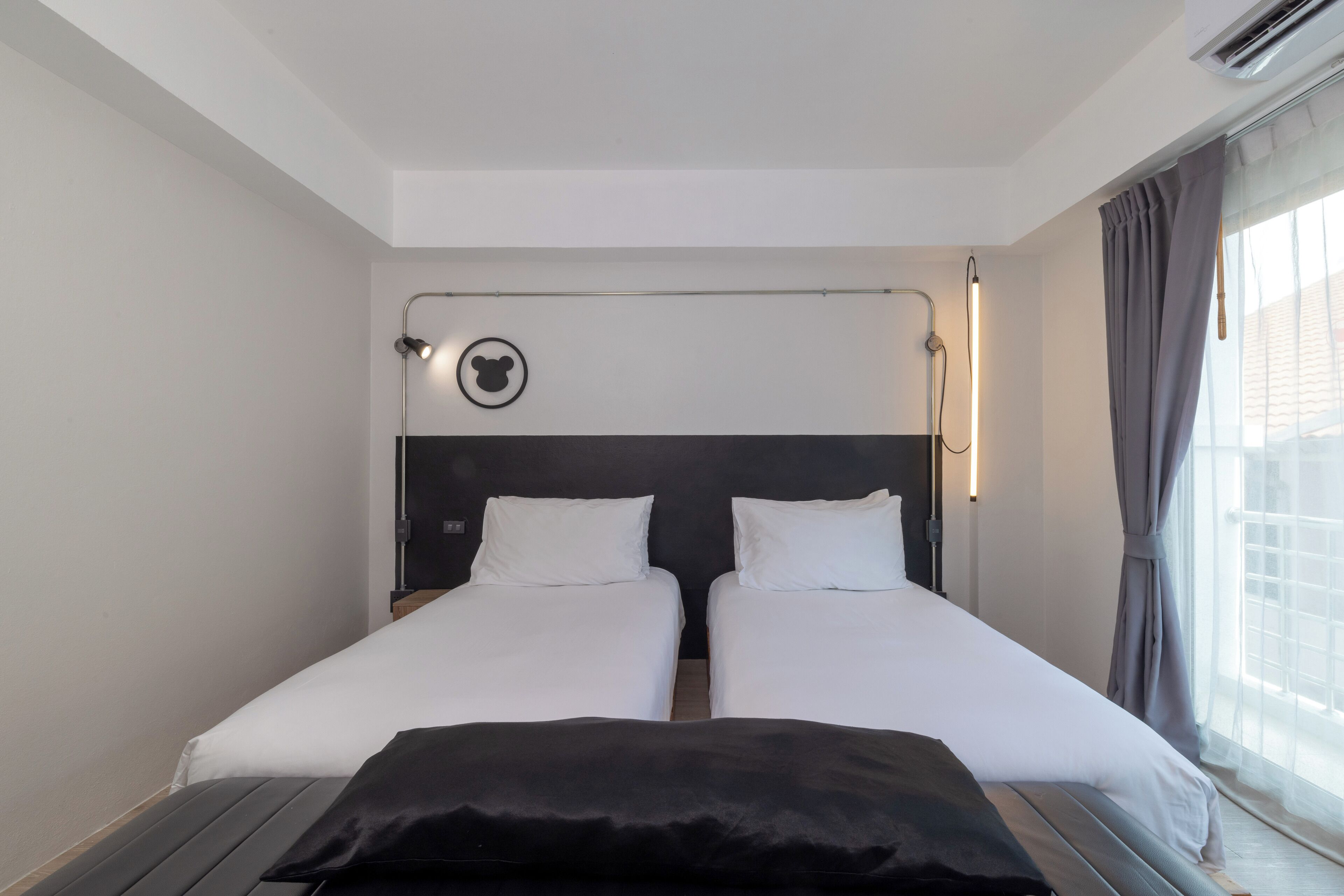 deluxe twin bed room | premium bedding, free minibar, in-room safe, desk