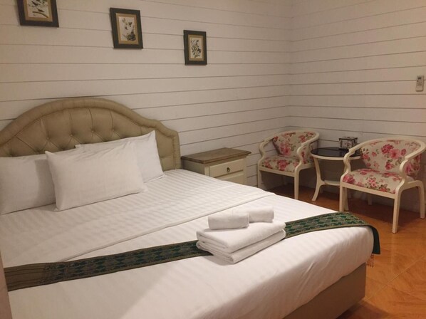 Minibar, in-room safe, free WiFi