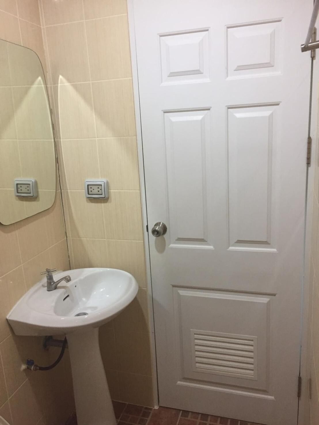 shower, free toiletries, slippers, bidet