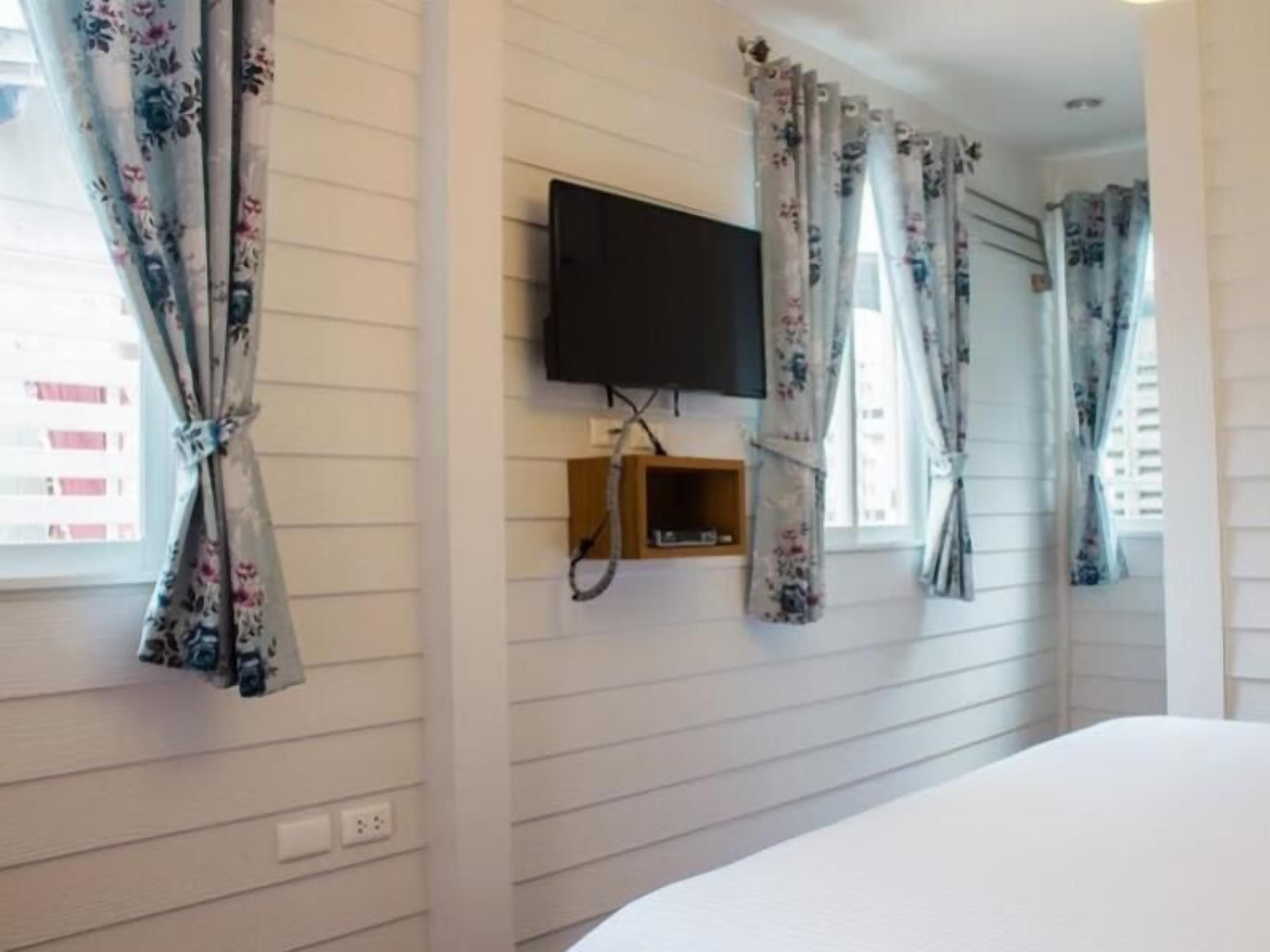 corner superior room with free wifi | room amenity