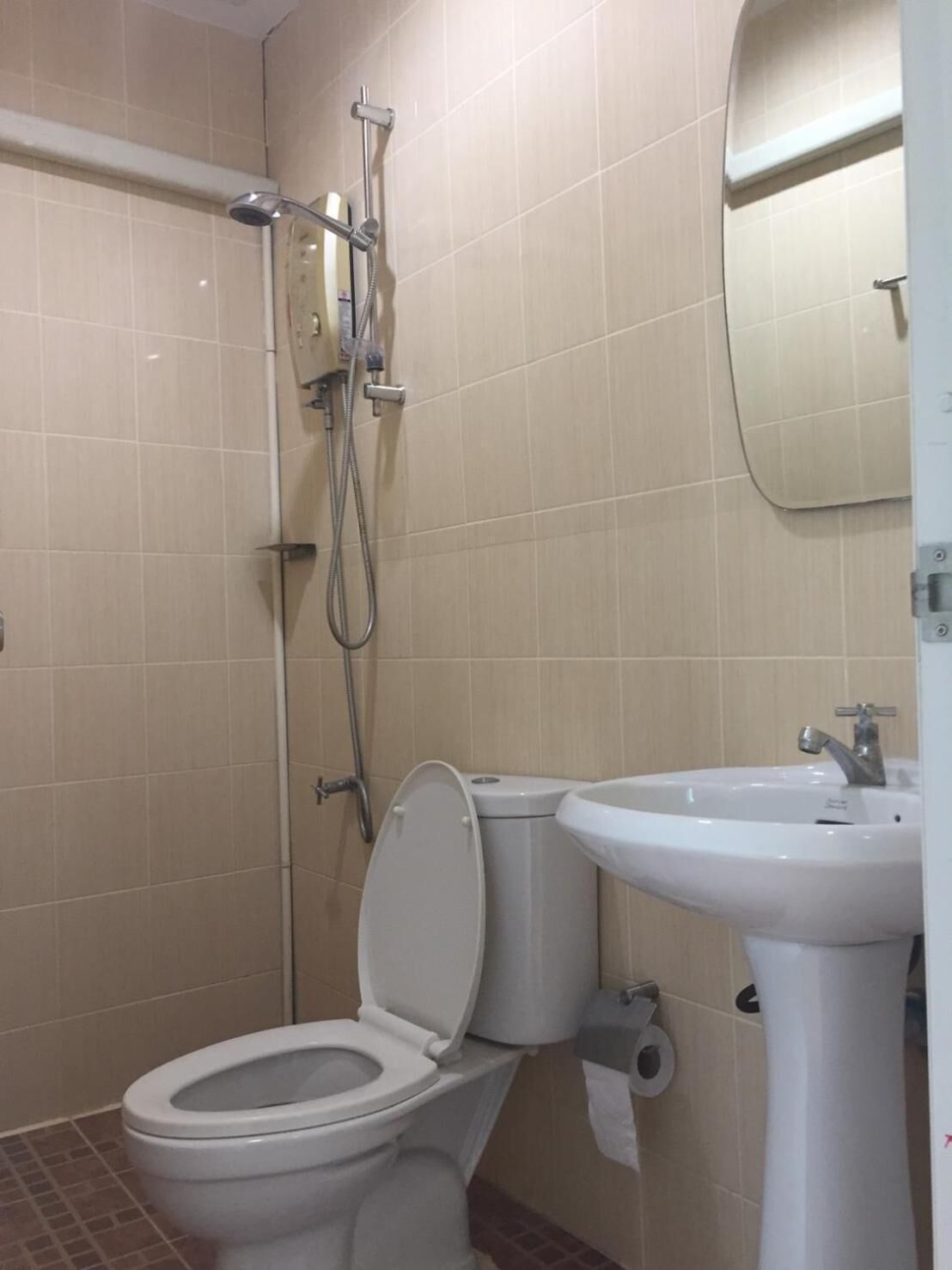 shower, free toiletries, slippers, bidet