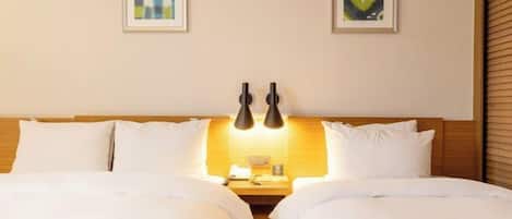 Premium bedding, down comforters, in-room safe, individually decorated