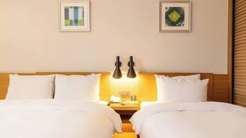 1 bedroom, premium bedding, down comforters, in-room safe