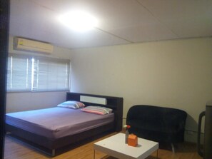 Habitación triple estándar | Tabla de planchar con plancha, camas extra y wifi gratis