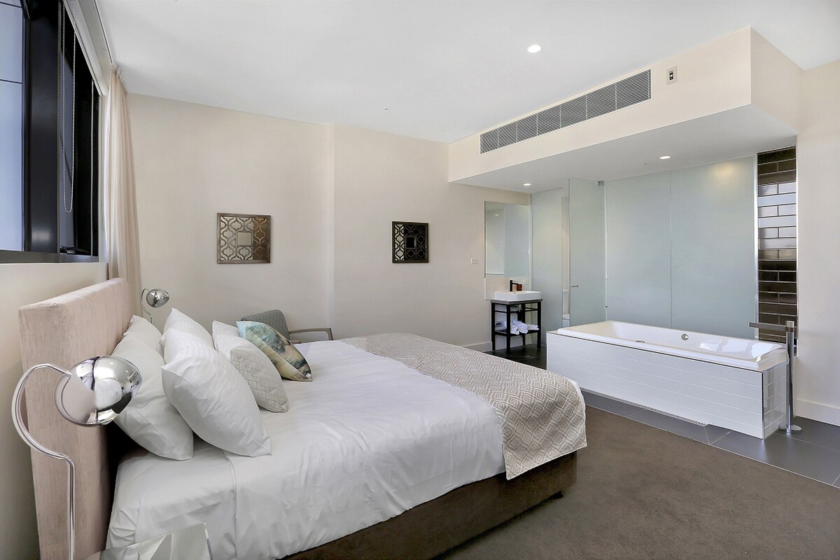 Kamar Eksekutif, 1 Tempat Tidur King, jet tub | Brankas, meja kerja, kedap suara, dan setrika/meja setrika