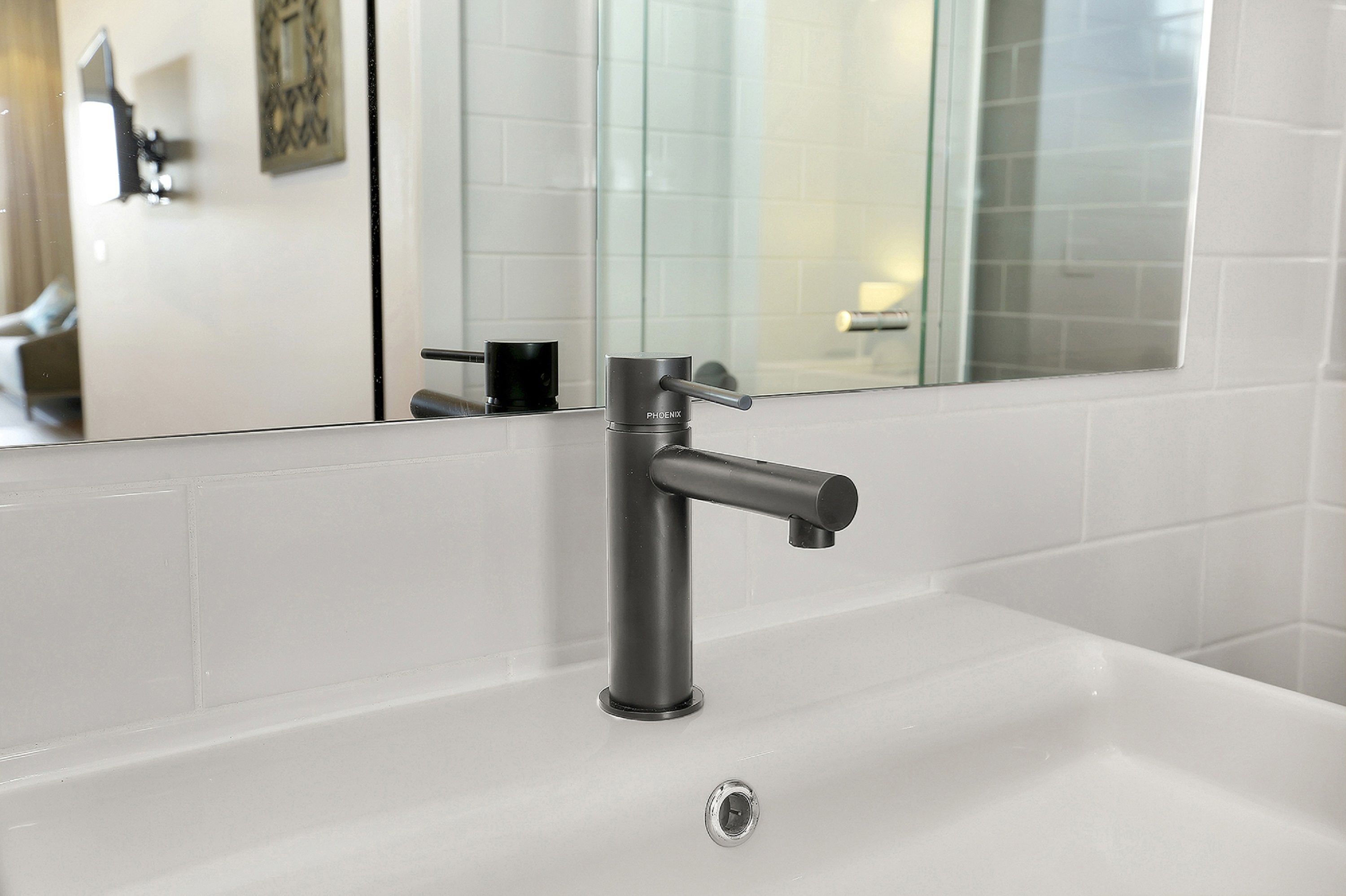 executive king spa room | bathroom | shower, free toiletries, towels