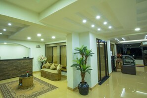 منصة إجراءات تسجيل الوصول/المغادرة