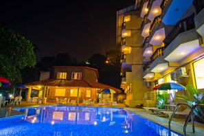Outdoor pool - Mint Rendezvous Beach Resort (Panaji)