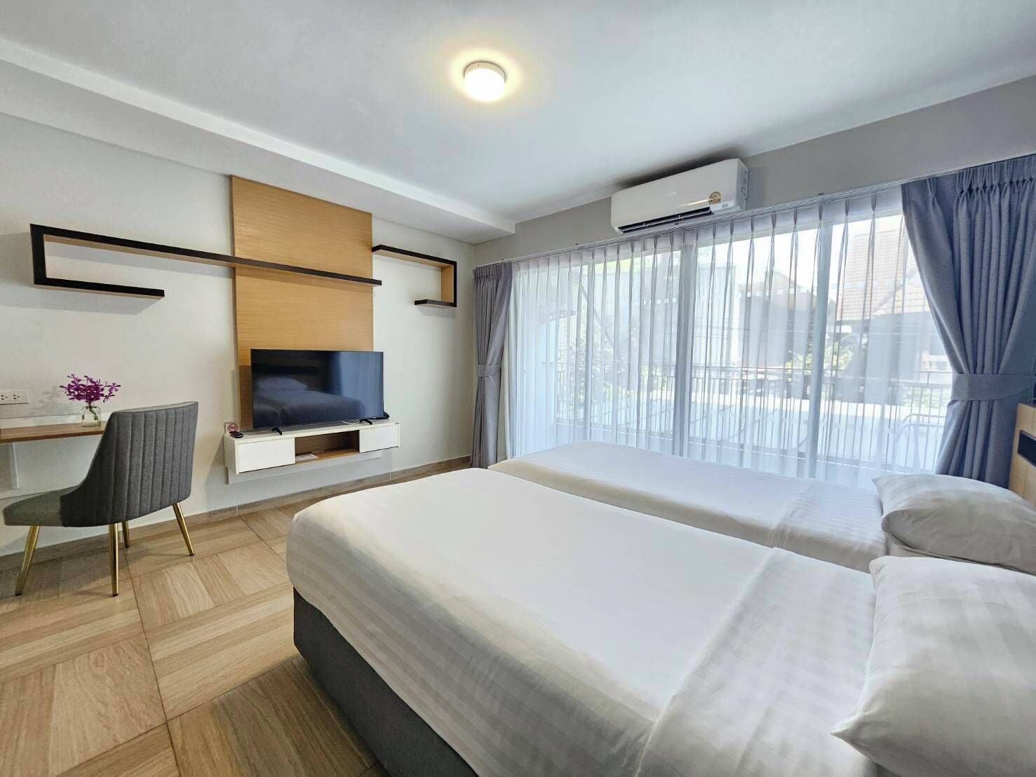 Studio, 2 Single Beds (Twin) | In-room safe, blackout curtains, iron/ironing board, free WiFi