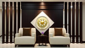 Área de estar no saguão