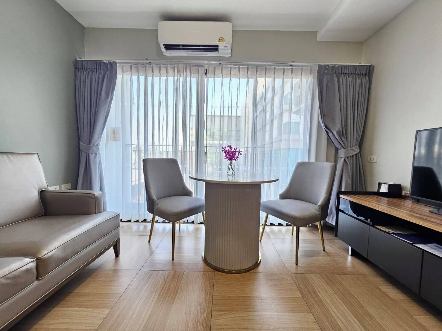 Suite, 1 Bedroom | Living area | 40-inch LED TV with cable channels, TV