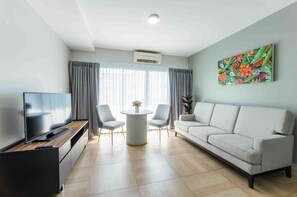 40-inch LED TV with cable channels, TV - Chiva Bangkok Hotel (Bangkok)