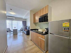 Suite, 1 slaapkamer | Een kluis op de kamer, verduisterende gordijnen