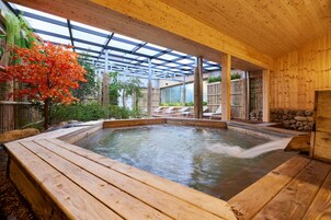 1 dormitorio, sistema de insonorización, wifi gratis y ropa de cama