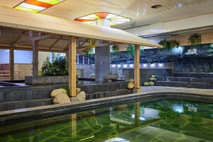 Soundproofing, free WiFi, bed sheets