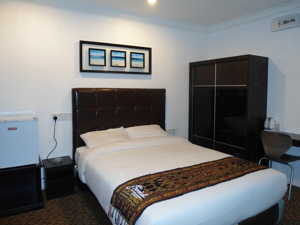 スタンダード ルーム (Queen) | デスク、アイロン / アイロン台、WiFi (無料)、ベッドシーツ