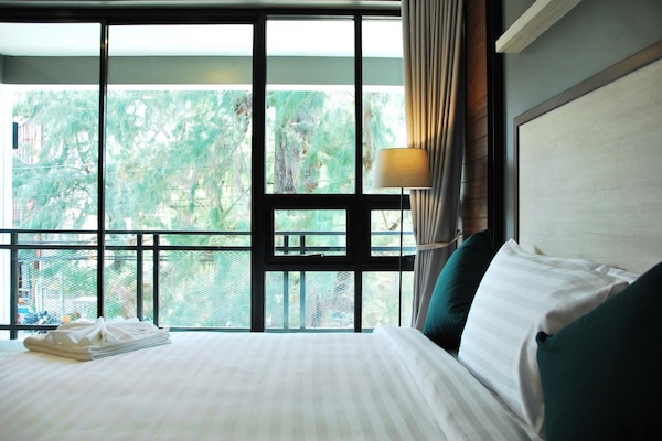 Työpöytä, lisävuoteet, ilmainen Wi-Fi, vuodevaatteet