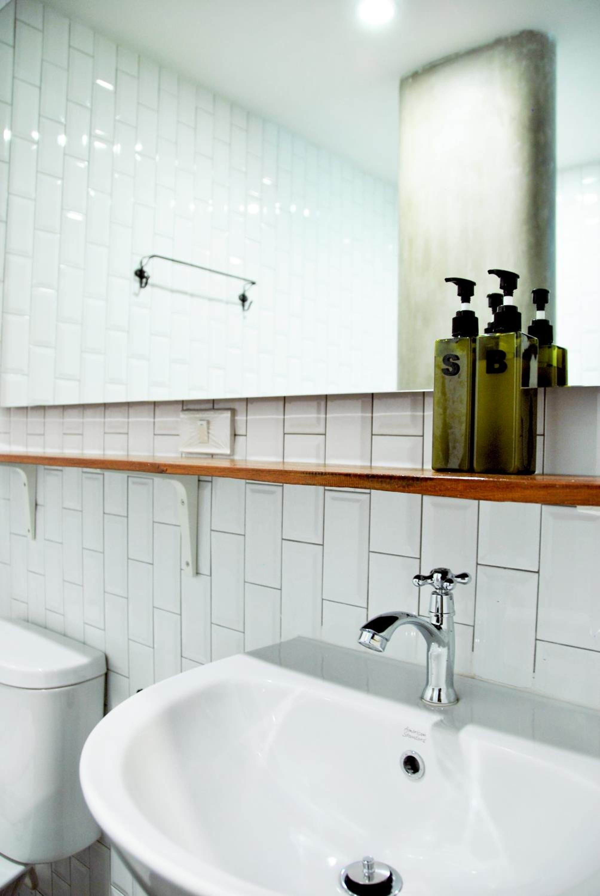 shower, free toiletries, towels