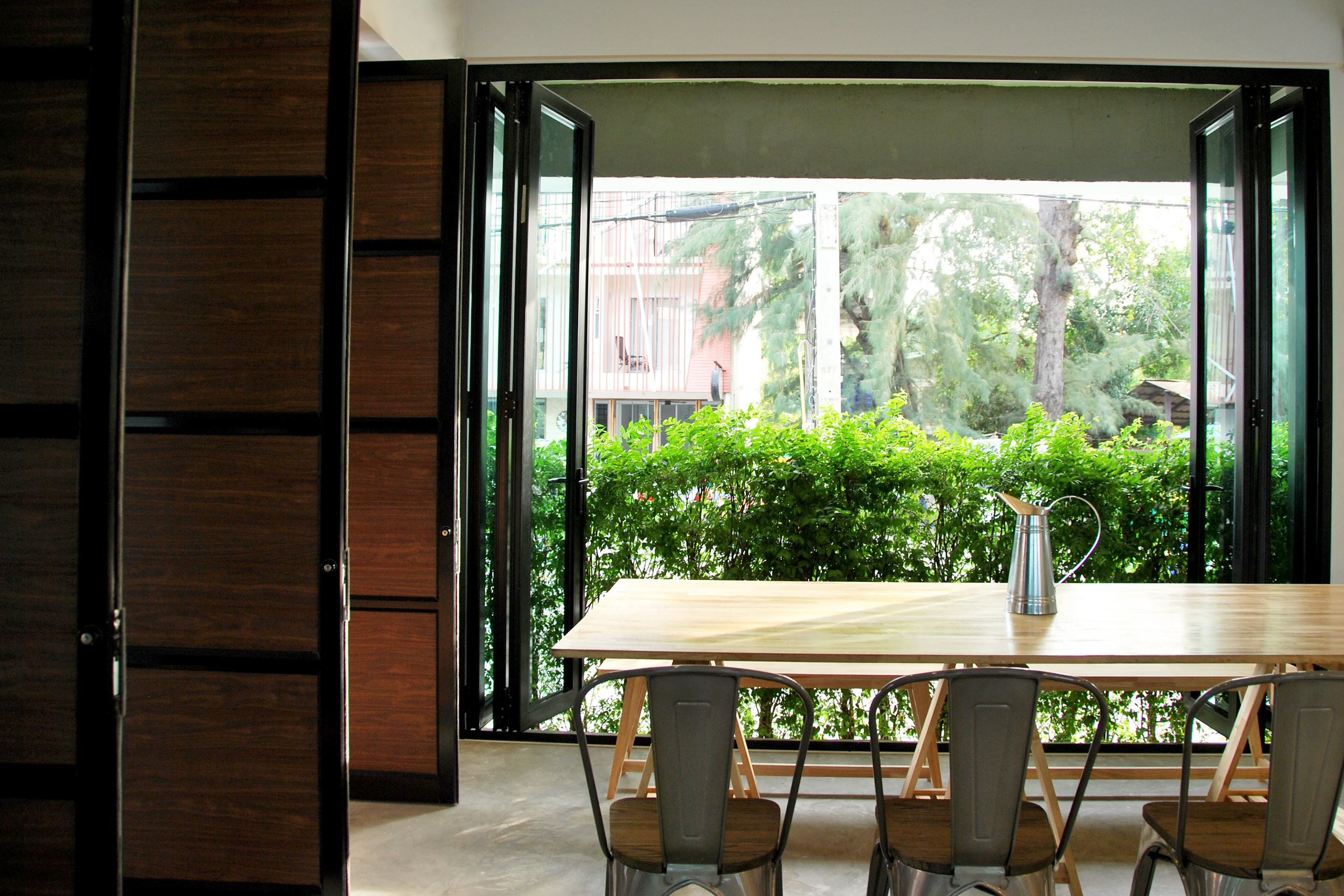 daily breakfast for a fee