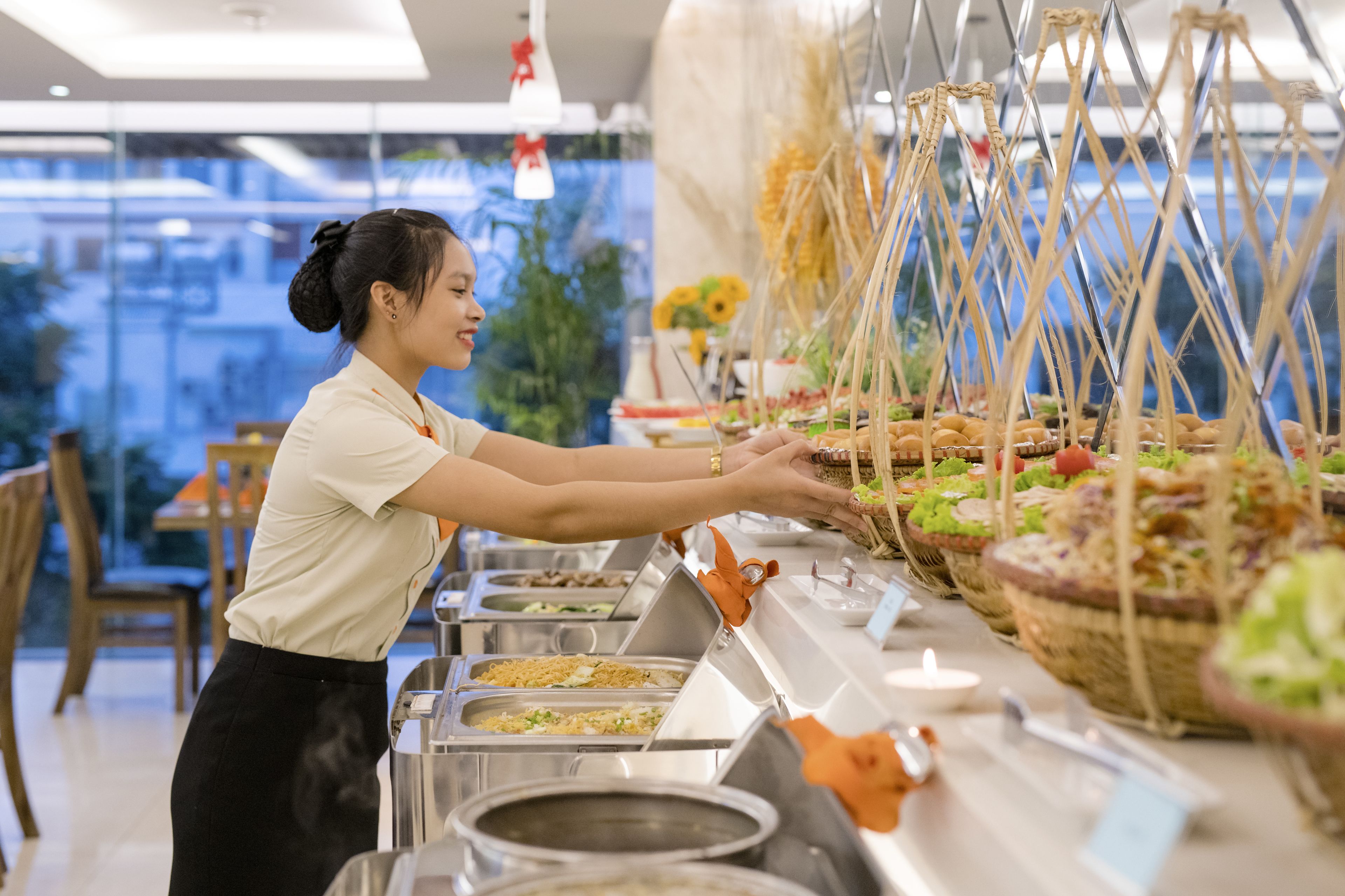 Breakfast, lunch, dinner served; international cuisine 