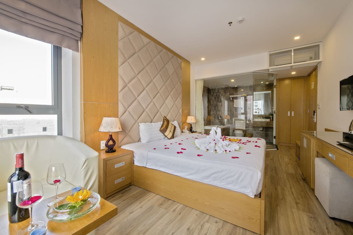 Deluxe Double Room | Minibar, in-room safe, desk, soundproofing