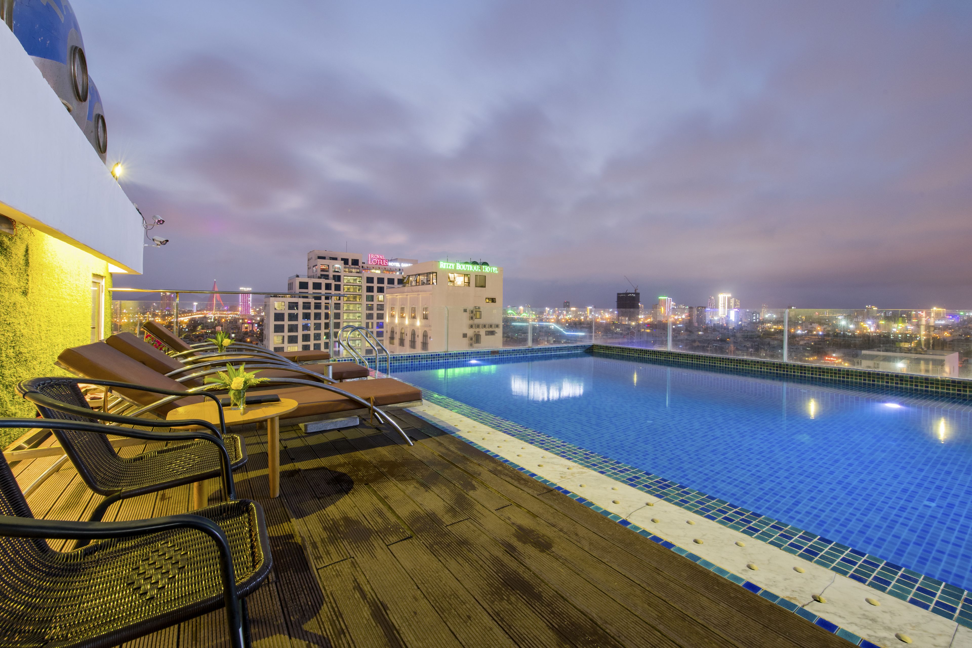 outdoor pool, open 8 am to 9 pm, pool umbrellas