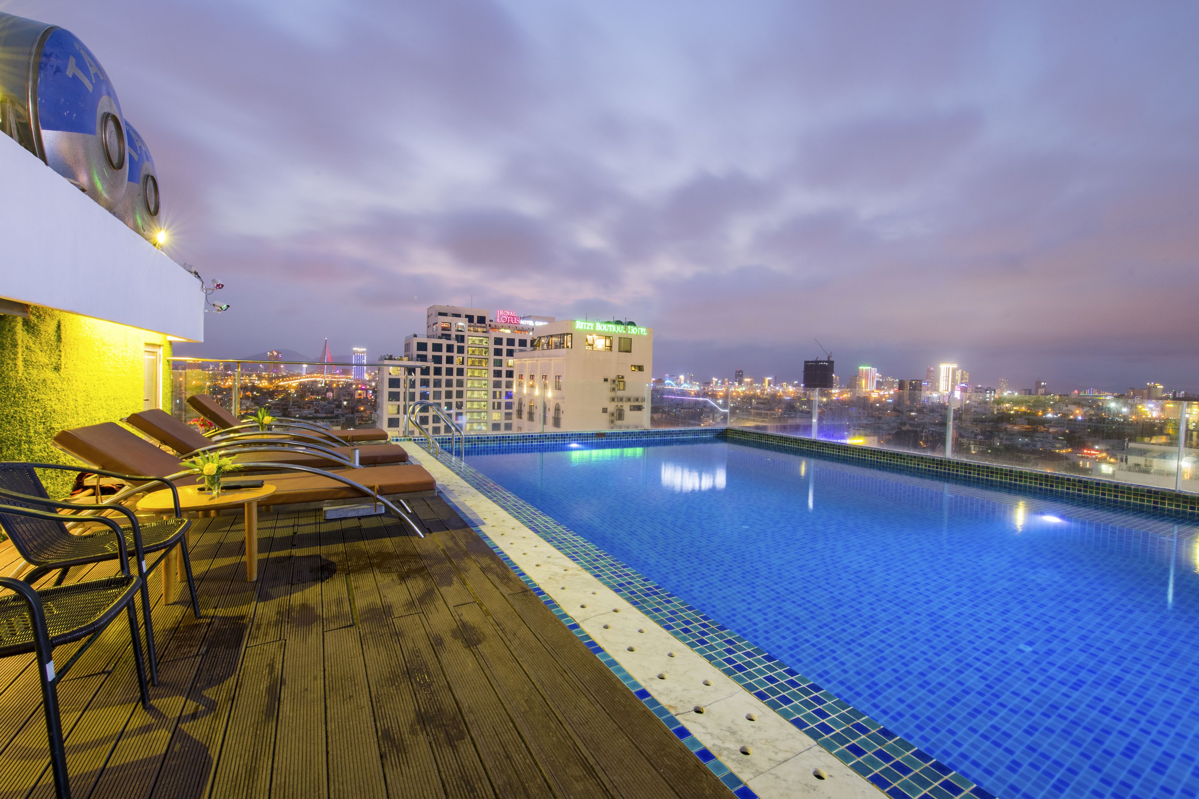 outdoor pool, open 8 am to 9 pm, pool umbrellas