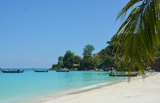 在海滩、白沙、水肺潜水、浮潜