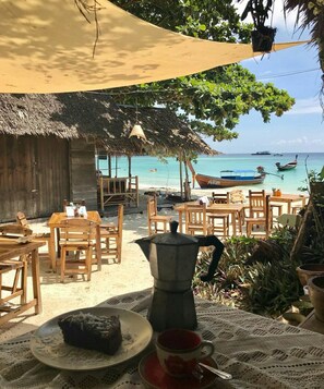 Breakfast, lunch, dinner served; international cuisine, beach views 