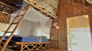 A bamboo structure with a bed, a hanging light fixture, and a woven wall. - Forra Diving Resort - Sunrise Beach - Koh Lipe (Koh Lipe)