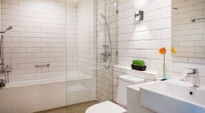 Gratis toiletartikler, hårtørrer, hjemmesko, håndklæder