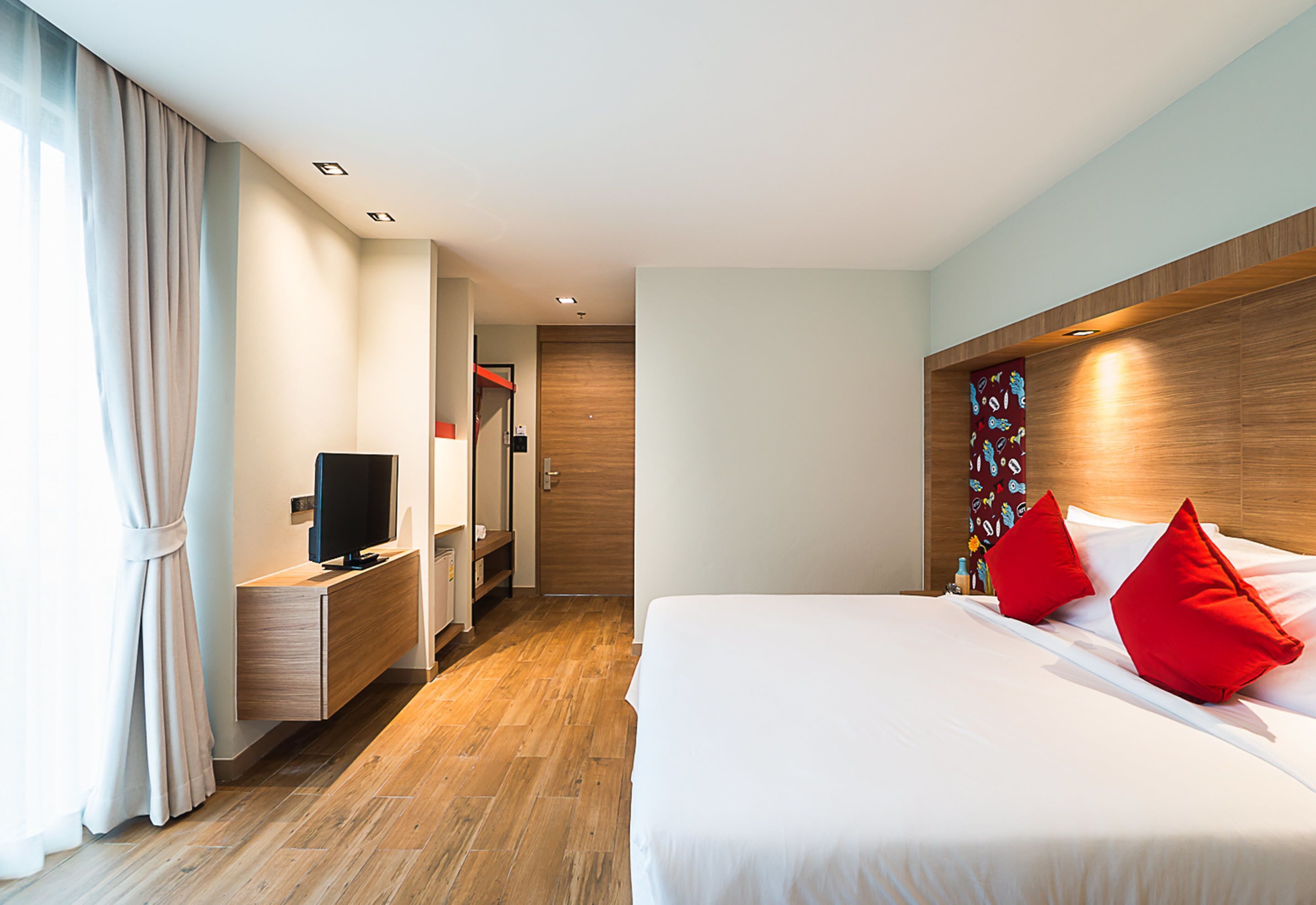 Premium bedding, minibar, in-room safe, desk