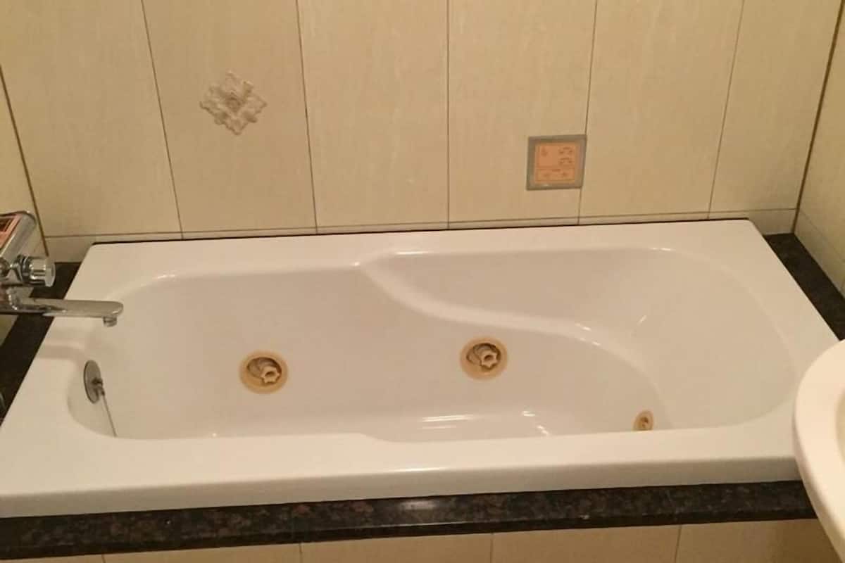 (33sqm) deluxe double room | bathroom | separate bathtub and shower, jetted bath, free toiletries, hair dryer