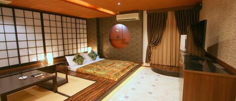 (33sqm) Deluxe Double Room | Free WiFi, bed sheets