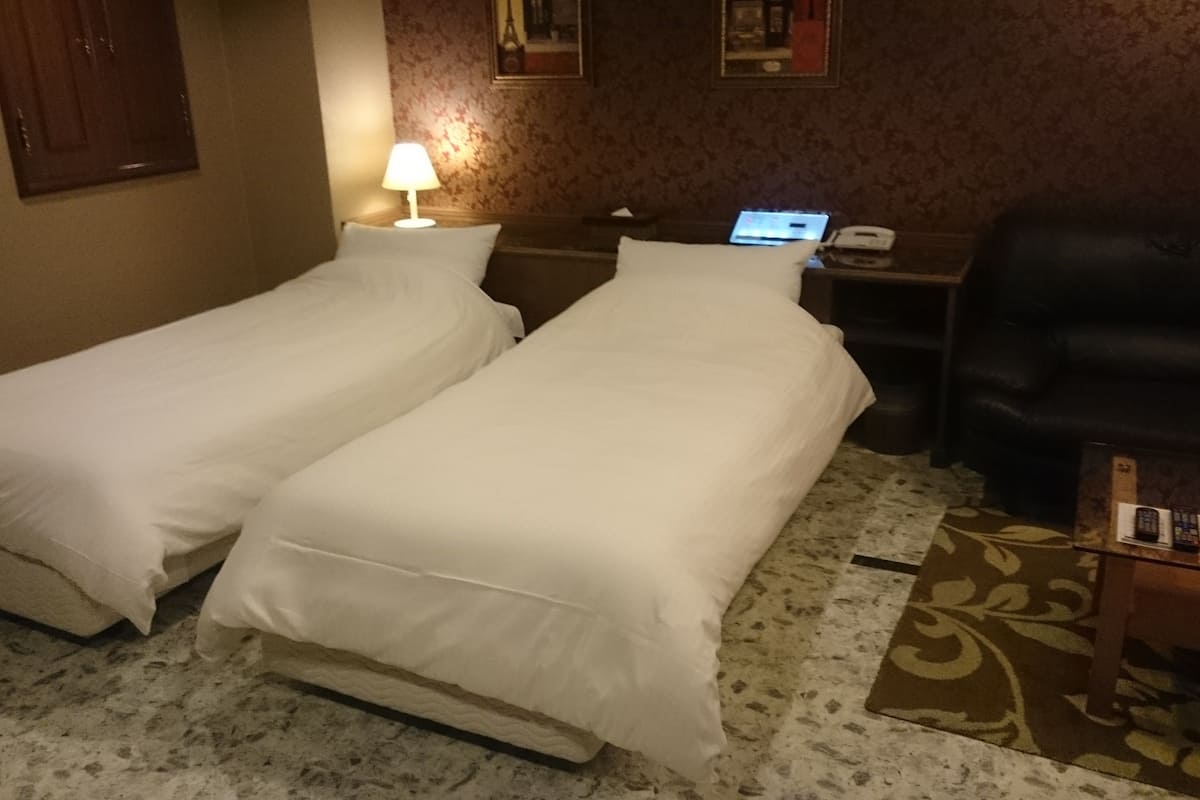 (33sqm) deluxe twin room | free wifi, bed sheets