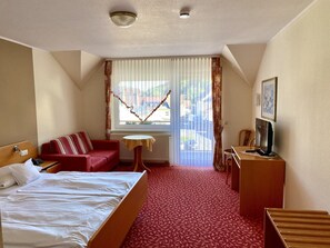 Double Room | 1 bedroom, premium bedding, in-room safe, desk