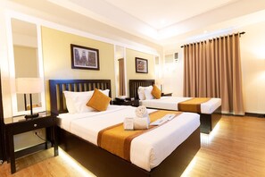 Minibar, in-room safe, desk, laptop workspace - Prime City Resort Hotel (Angeles City)