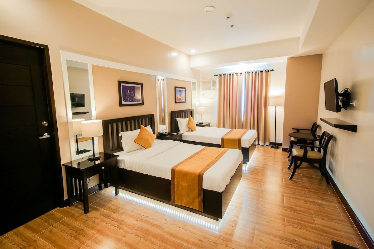 Phòng 2 giường đơn Deluxe | Minibar, két bảo mật tại phòng, bàn