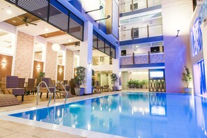 Indoor pool - Prime City Resort Hotel (Angeles City)