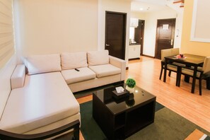 Loft, 2 Bedrooms | Living area