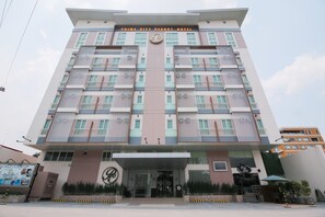 Exterior - Prime City Resort Hotel (Angeles City)