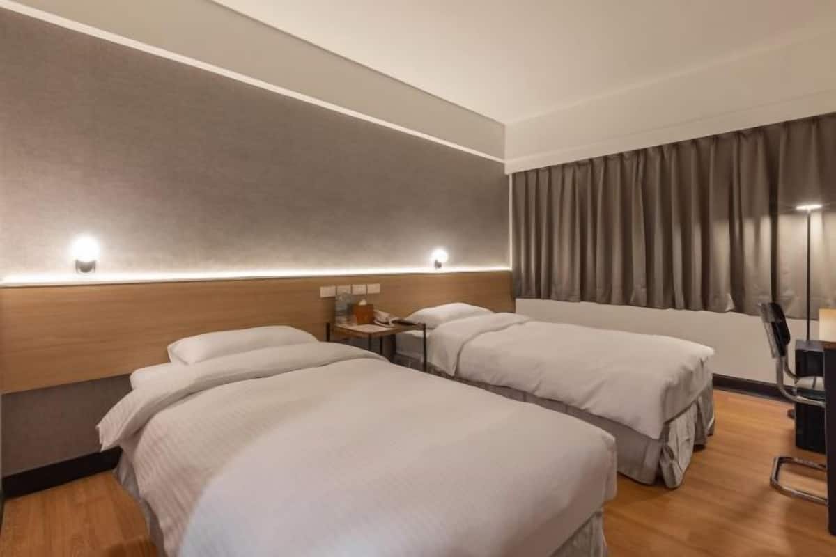 WiFi (free), bed sheets