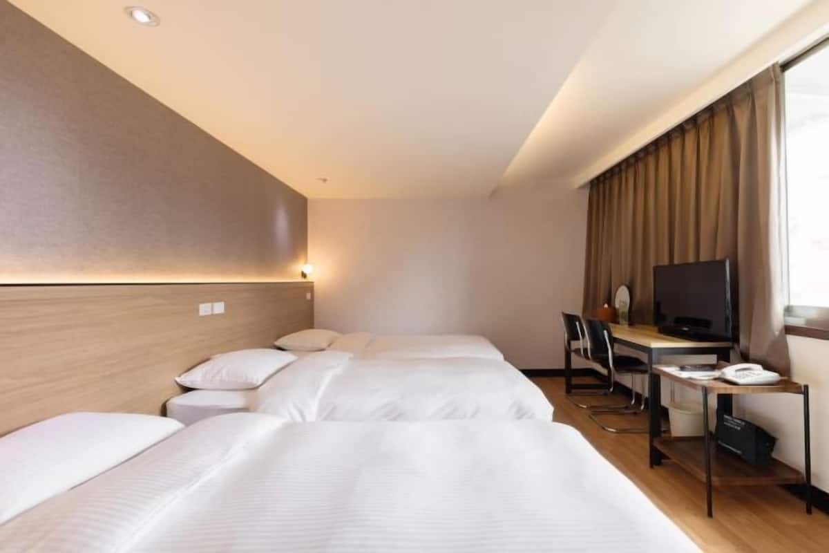 WiFi (free), bed sheets