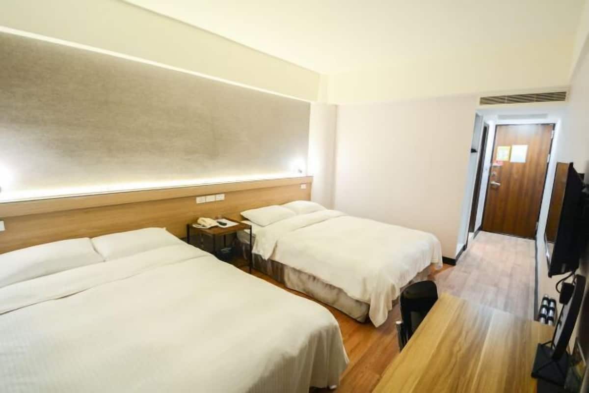 WiFi (free), bed sheets