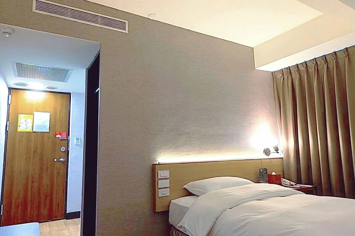 Standard Single Room | WiFi (free), bed sheets
