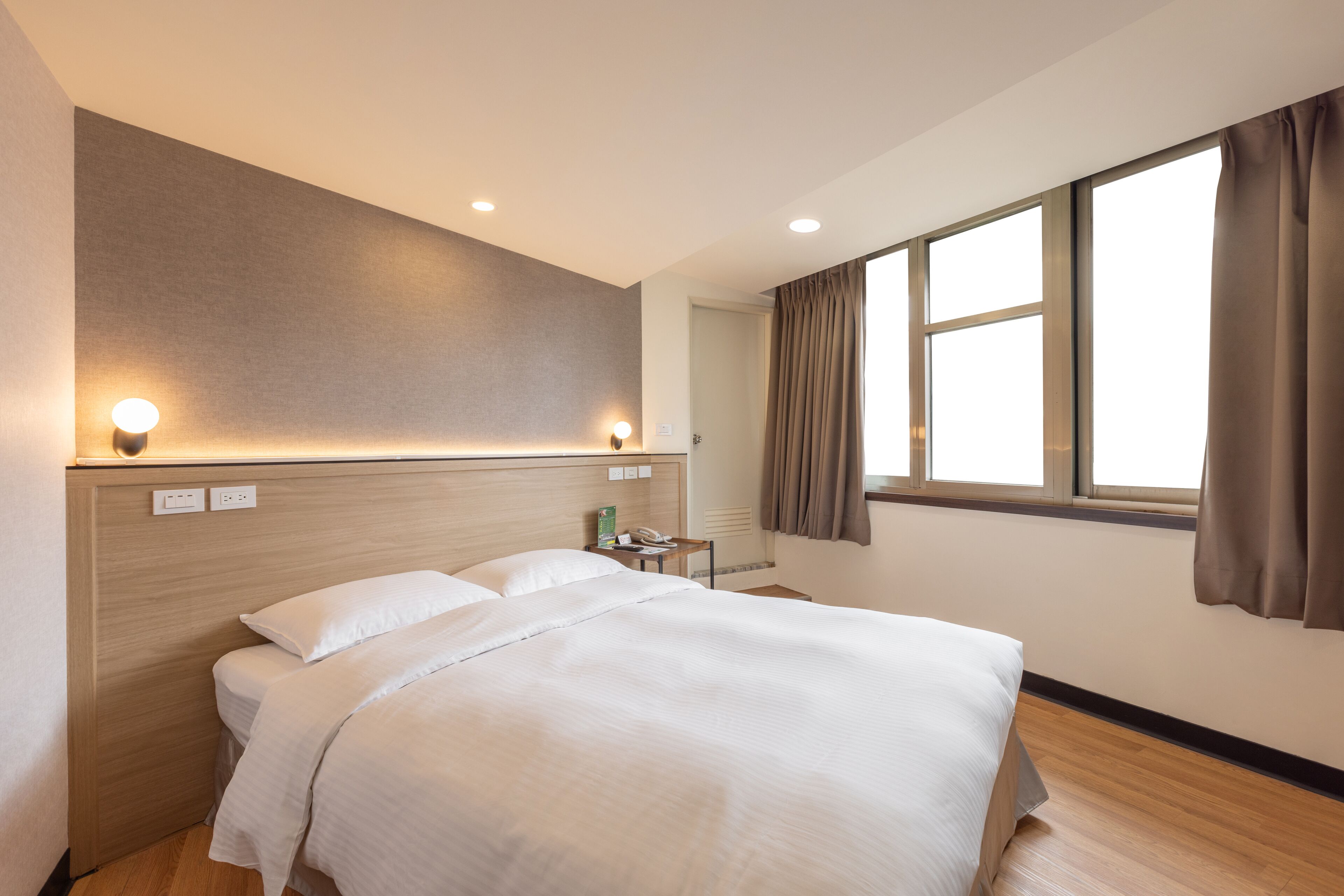 ห้องสแตนดาร์ดดับเบิล, เตียงใหญ่ 1 เตียง | Wi-Fi ฟรี, ผ้าปูที่นอน