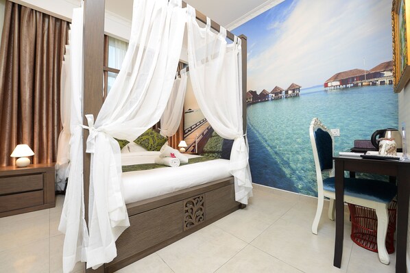 Art Queen Deluxe | Desk, iron/ironing board, rollaway beds, free WiFi - Hotel de Art Section 19 Shah Alam (Shah Alam)