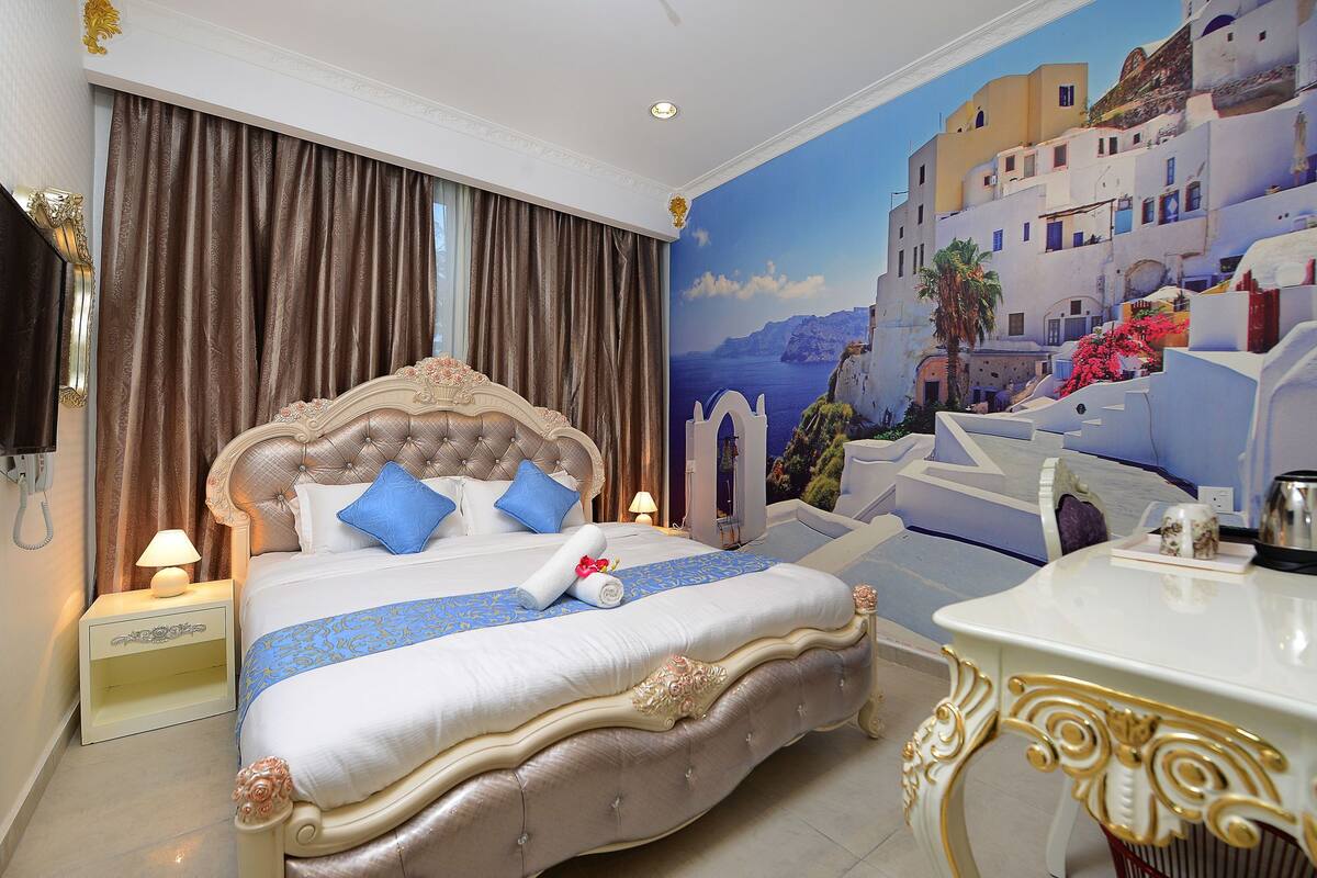 Art King Deluxe | Desk, iron/ironing board (on request), rollaway beds, free WiFi